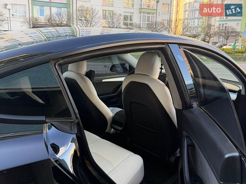 Седан Tesla Model 3 2021 в Івано-Франківську