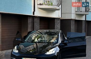 Седан Tesla Model 3 2021 в Івано-Франківську