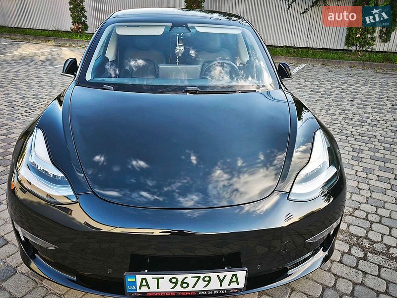 Седан Tesla Model 3 2020 в Ивано-Франковске