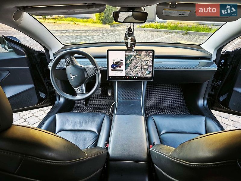 Седан Tesla Model 3 2020 в Ивано-Франковске