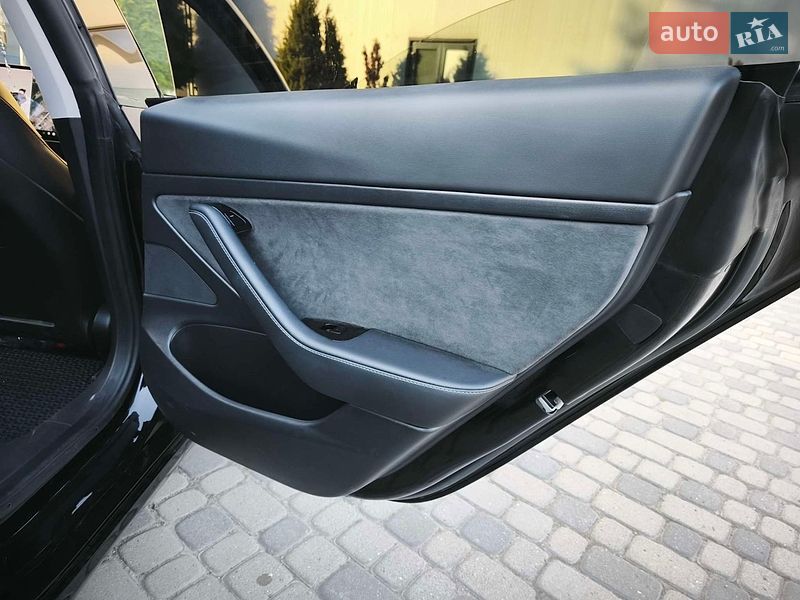 Седан Tesla Model 3 2020 в Ивано-Франковске