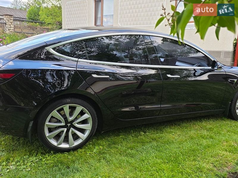 Седан Tesla Model 3 2019 в Тернополі