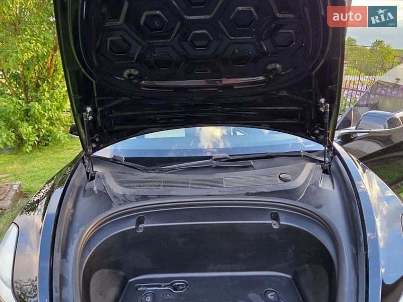 Седан Tesla Model 3 2019 в Тернополі