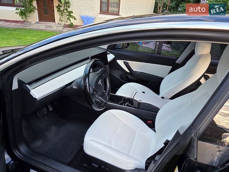 Седан Tesla Model 3 2019 в Тернополі