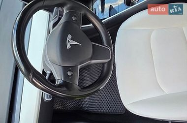 Седан Tesla Model 3 2019 в Тернополі