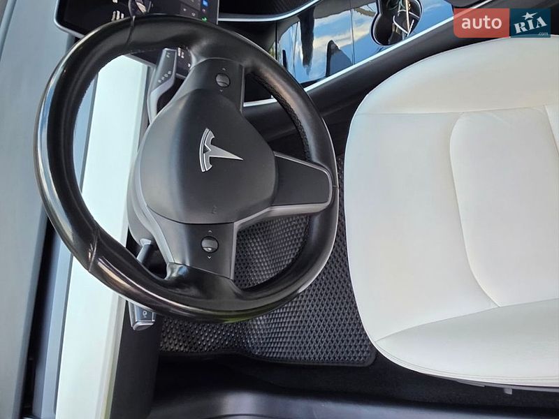 Седан Tesla Model 3 2019 в Тернополі