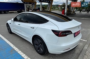 Седан Tesla Model 3 2023 в Долині