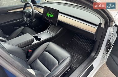 Седан Tesla Model 3 2023 в Долині