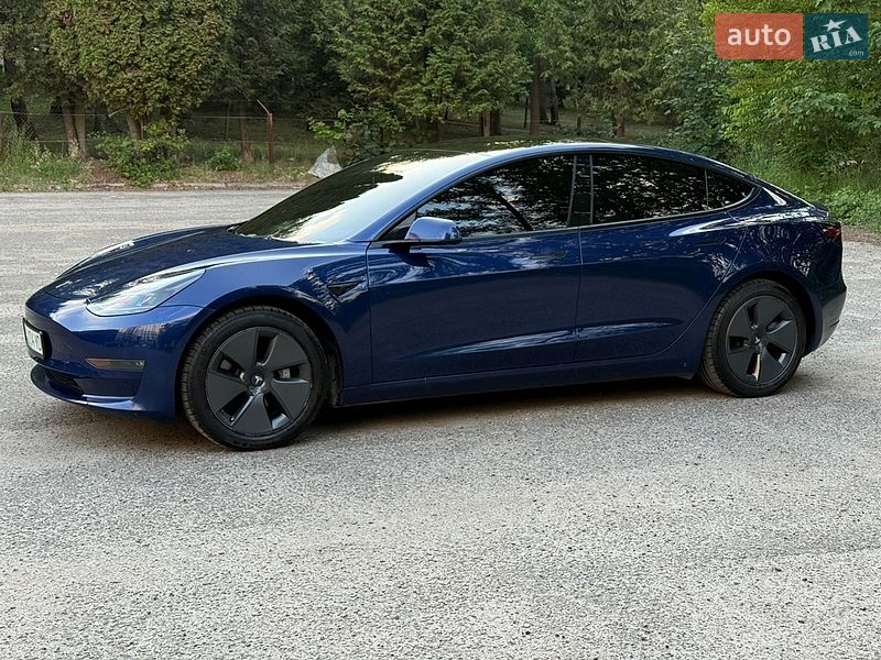 Седан Tesla Model 3 2022 в Львові