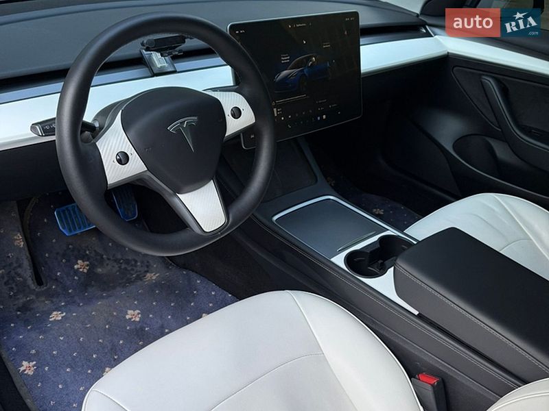 Седан Tesla Model 3 2022 в Львові