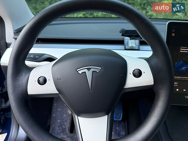 Седан Tesla Model 3 2022 в Львові