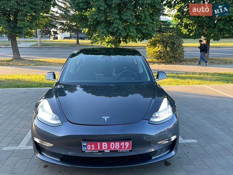 Седан Tesla Model 3 2018 в Луцьку