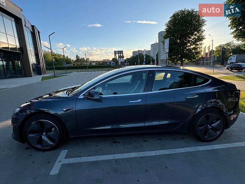 Седан Tesla Model 3 2018 в Луцьку