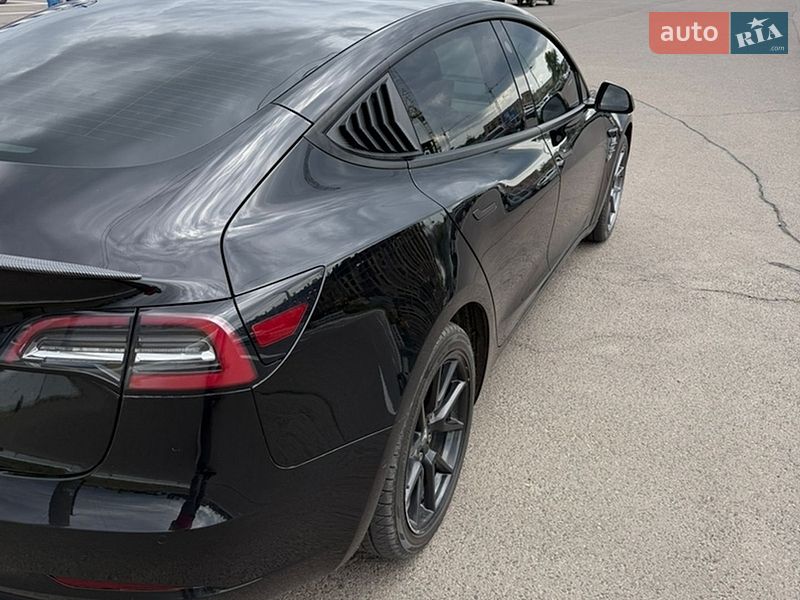 Седан Tesla Model 3 2022 в Луцьку