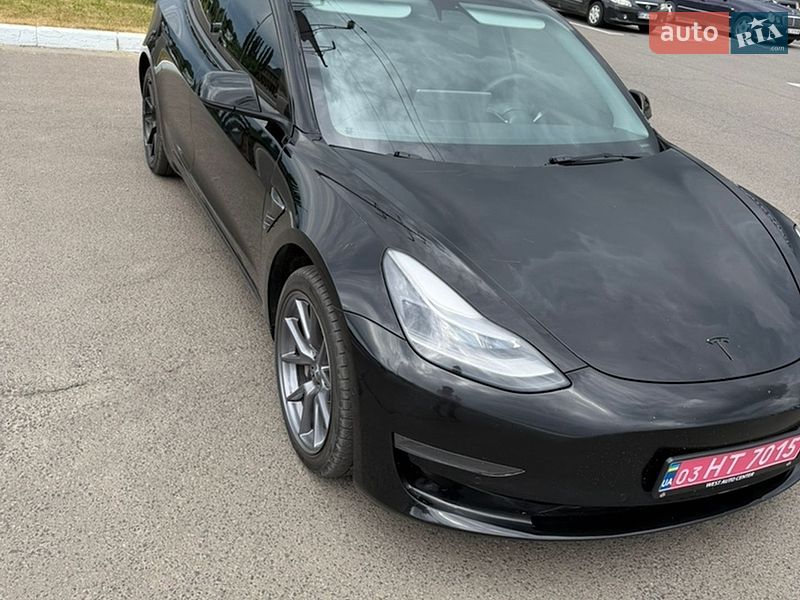 Седан Tesla Model 3 2022 в Луцьку