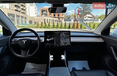 Седан Tesla Model 3 2018 в Львове