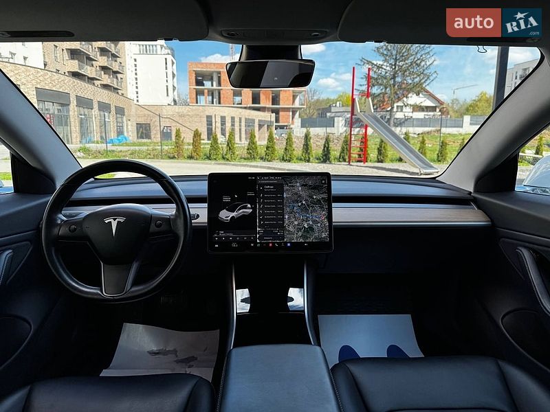 Седан Tesla Model 3 2018 в Львове