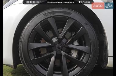 Седан Tesla Model 3 2018 в Львове