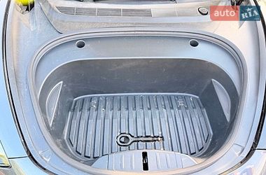 Седан Tesla Model 3 2021 в Києві