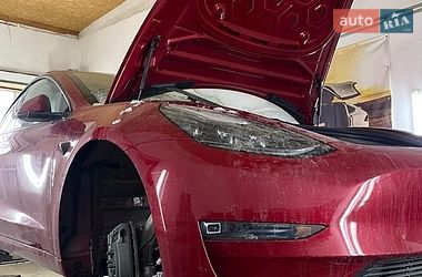 Седан Tesla Model 3 2023 в Черновцах