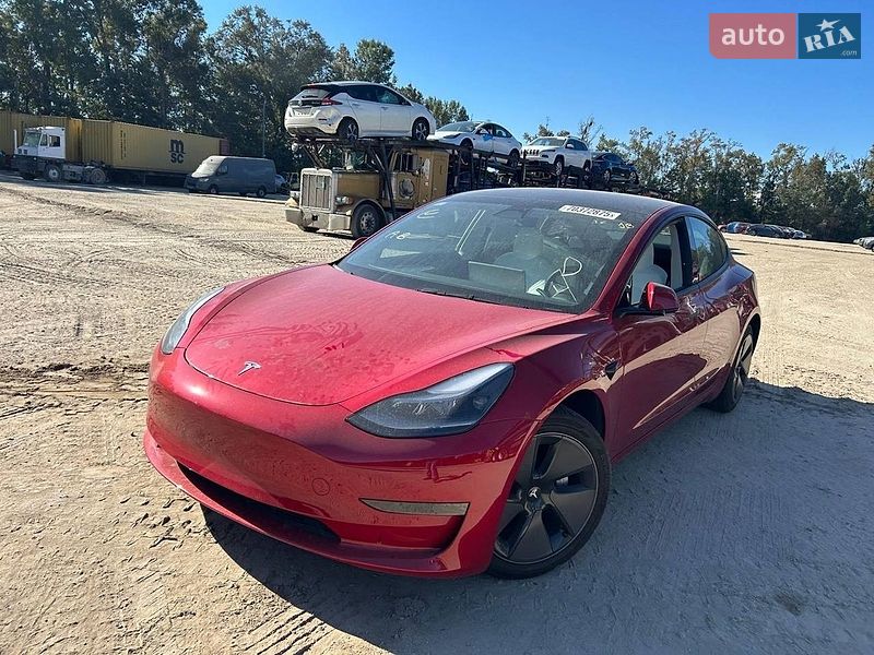 Седан Tesla Model 3 2023 в Черновцах