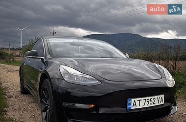 Седан Tesla Model 3 2018 в Долине