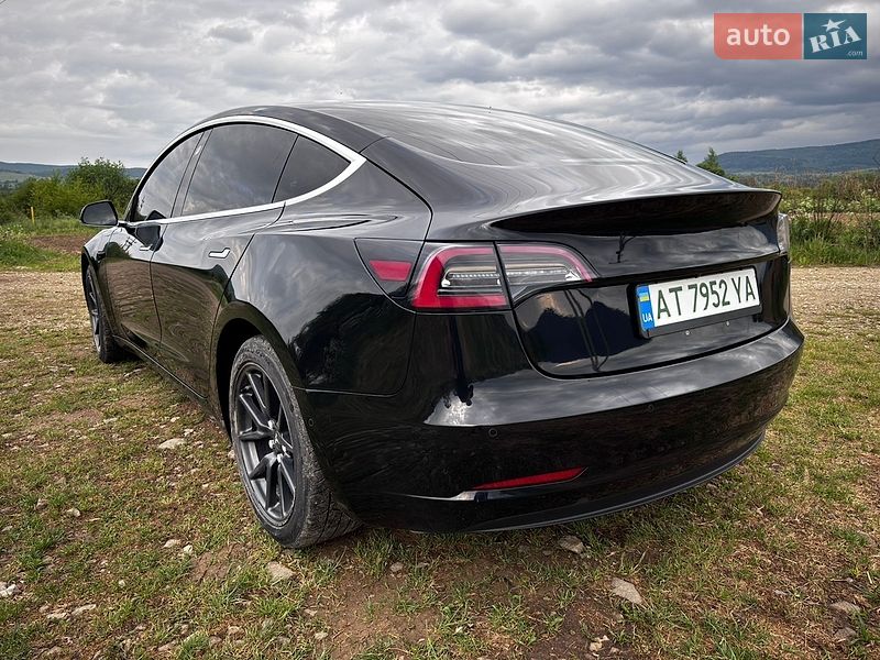 Седан Tesla Model 3 2018 в Долине