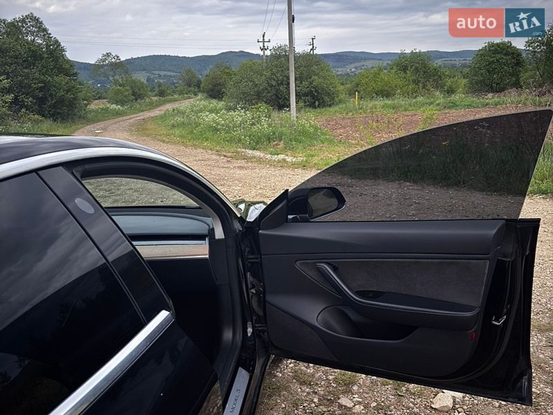 Седан Tesla Model 3 2018 в Долине