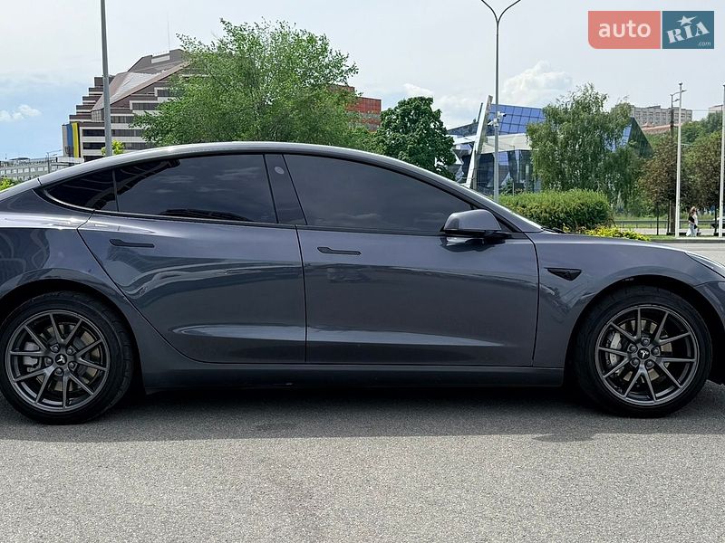 Седан Tesla Model 3 2022 в Дніпрі