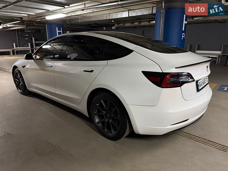 Седан Tesla Model 3 2018 в Києві
