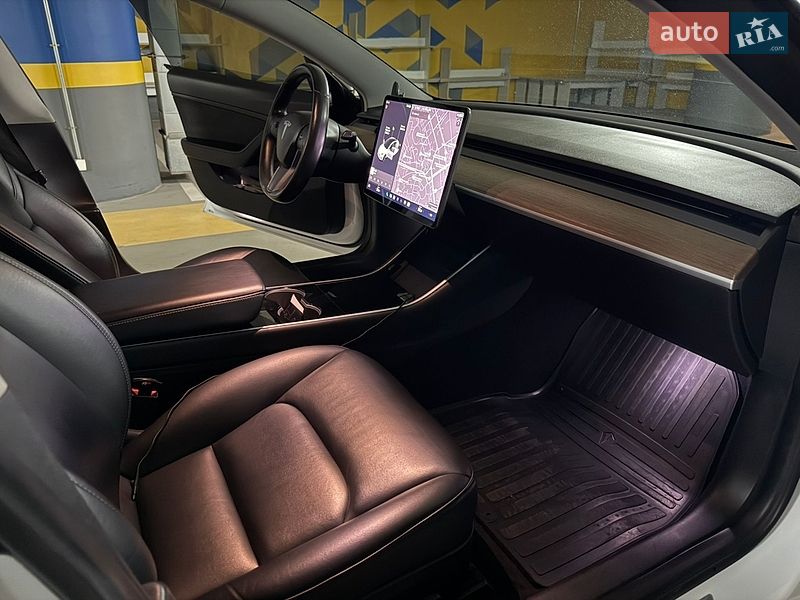 Седан Tesla Model 3 2018 в Києві