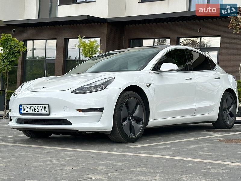 Седан Tesla Model 3 2019 в Ужгороде