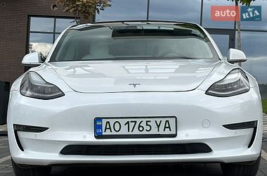 Седан Tesla Model 3 2019 в Ужгороде