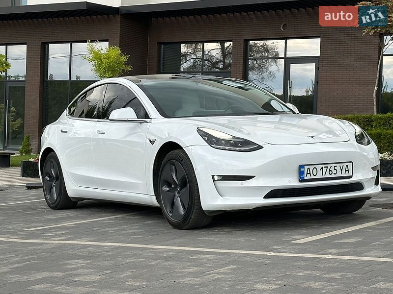 Седан Tesla Model 3 2019 в Ужгороде