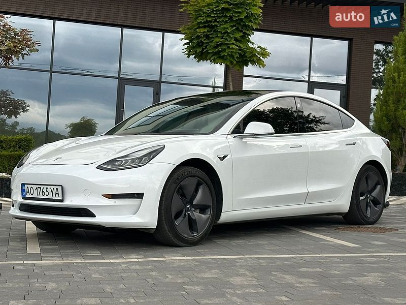 Седан Tesla Model 3 2019 в Ужгороде