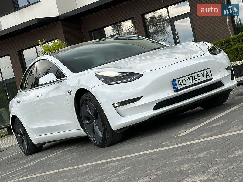 Седан Tesla Model 3 2019 в Ужгороде