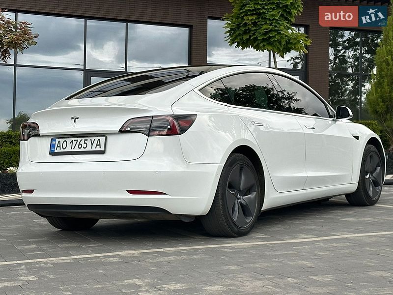 Седан Tesla Model 3 2019 в Ужгороде