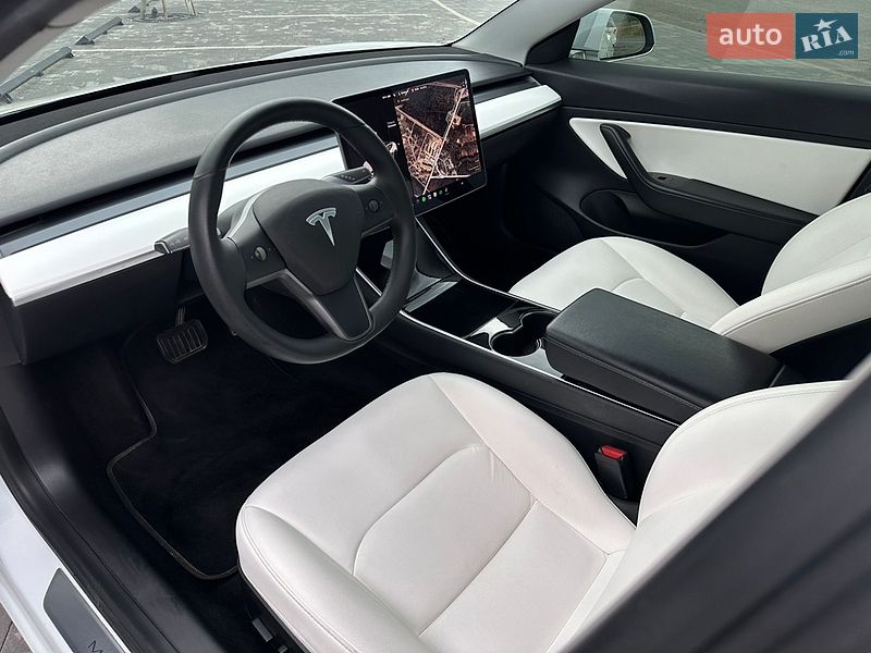 Седан Tesla Model 3 2019 в Ужгороде