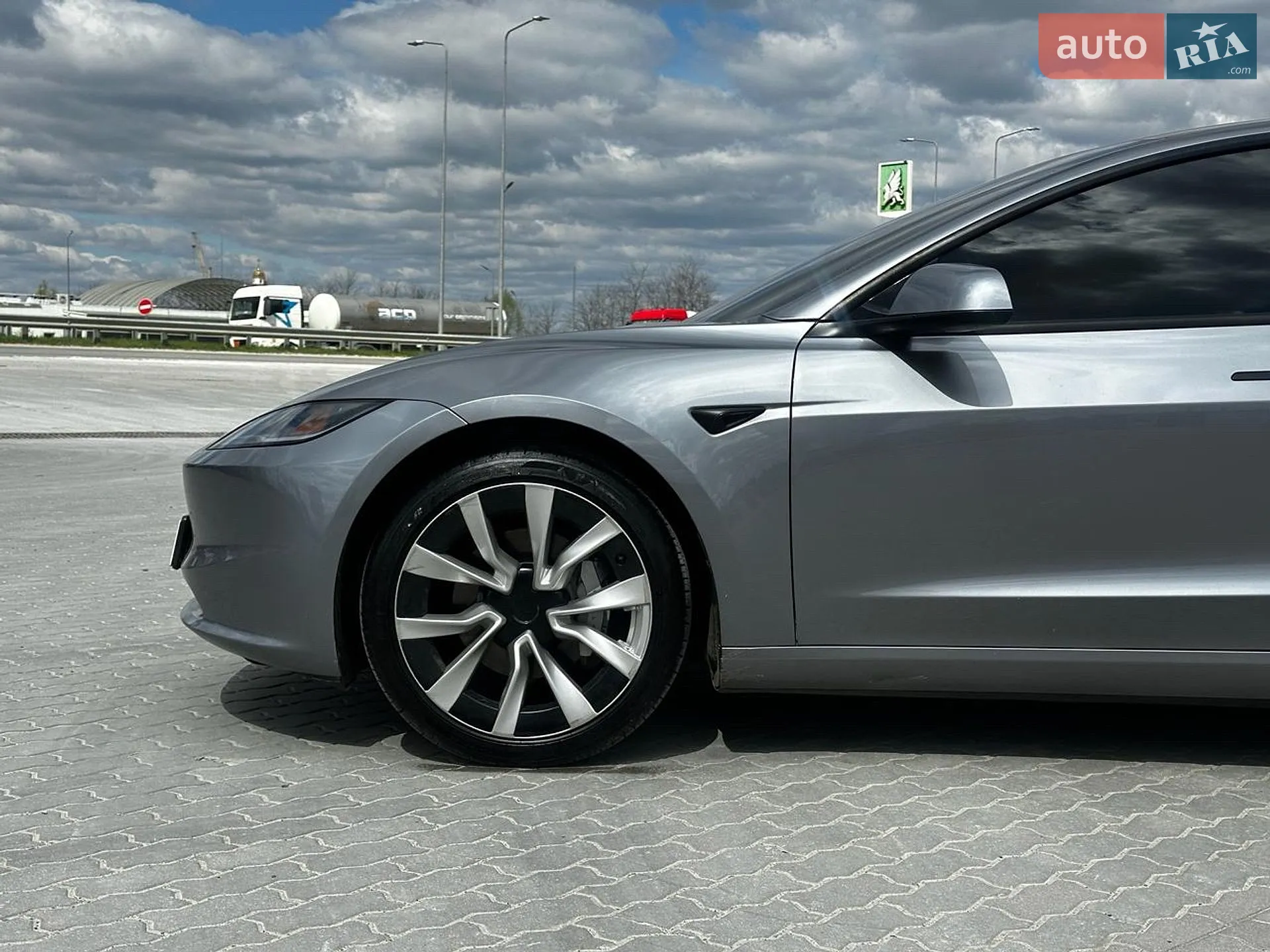 2025 Tesla Model 3 - мініатюра 4