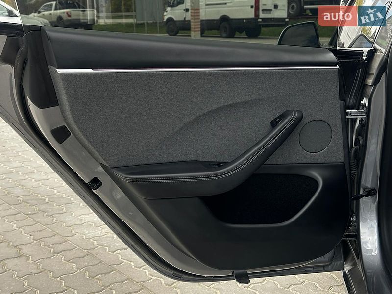 Седан Tesla Model 3 2025 в Львове фото 26 Седан Tesla Model 3 2025 в Львове
