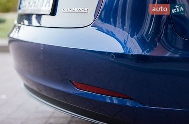 Седан Tesla Model 3 2021 в Стрию