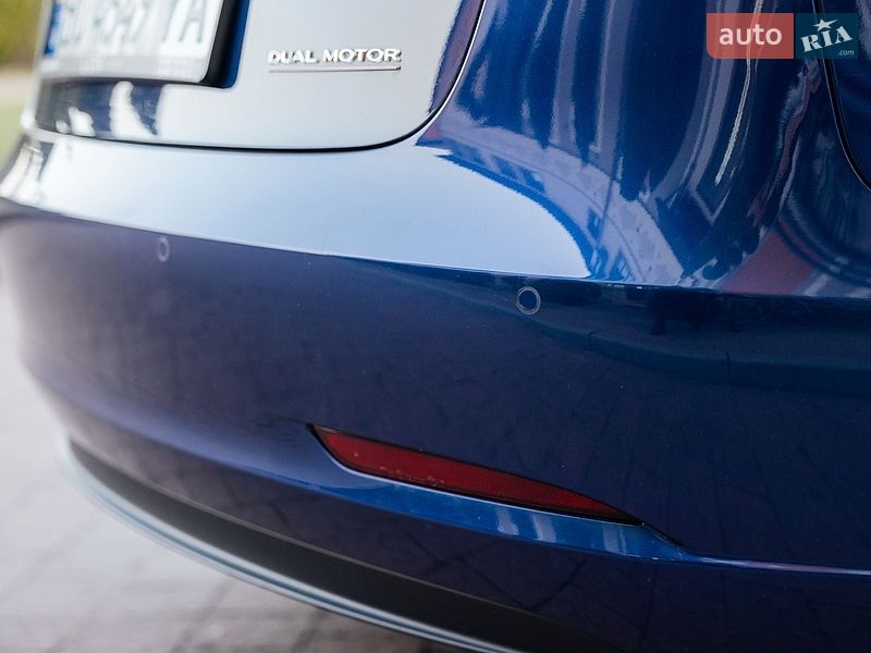 Седан Tesla Model 3 2021 в Стрию