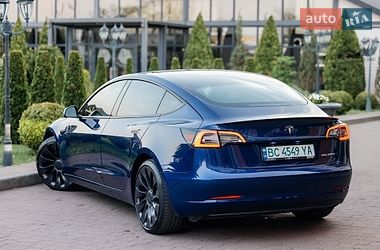 Седан Tesla Model 3 2021 в Стрию