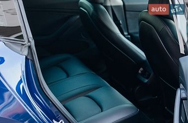 Седан Tesla Model 3 2021 в Стрию