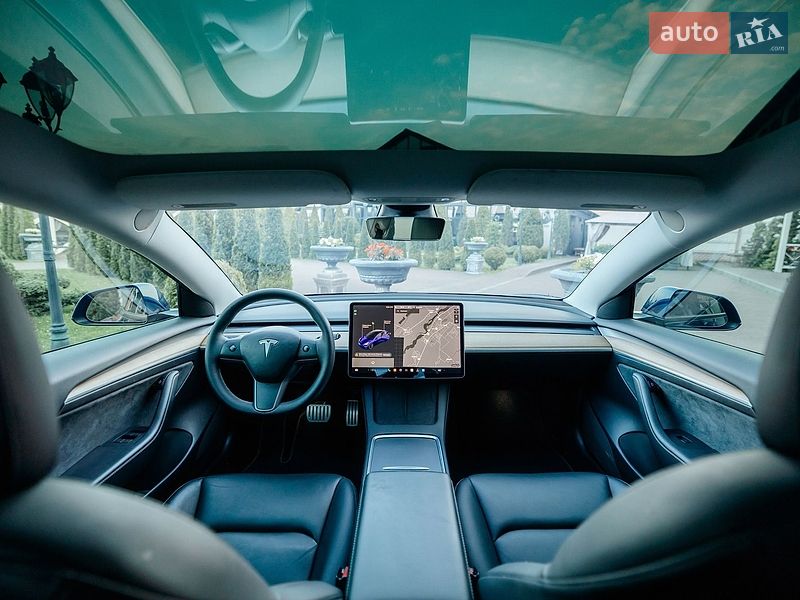 Седан Tesla Model 3 2021 в Стрию
