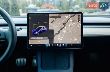 Седан Tesla Model 3 2021 в Стрию