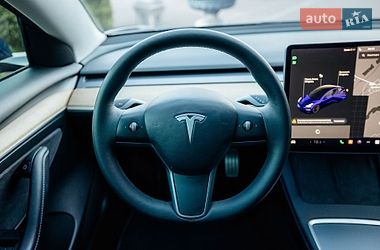 Седан Tesla Model 3 2021 в Стрию
