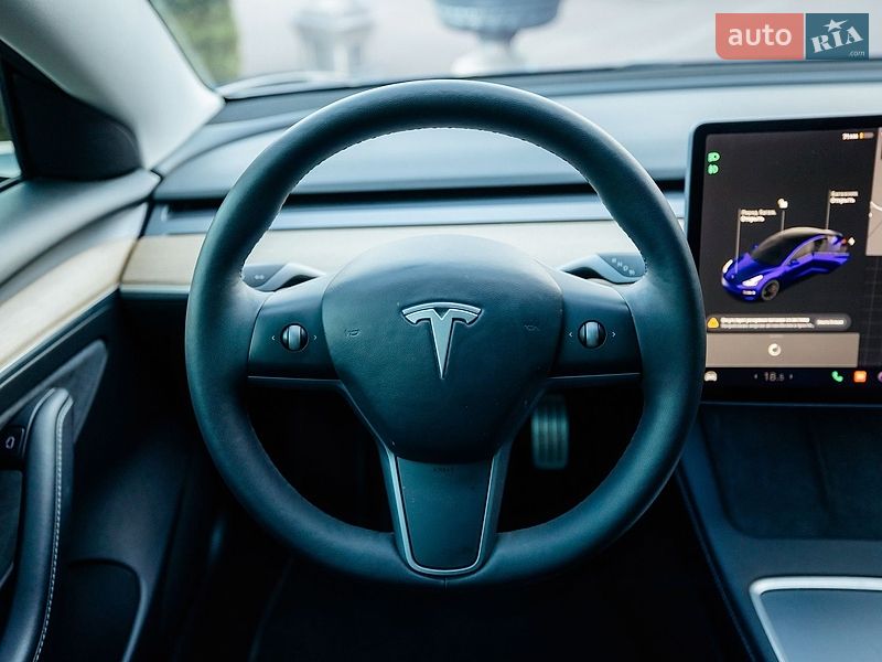 Седан Tesla Model 3 2021 в Стрию