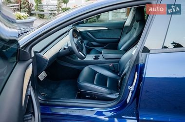 Седан Tesla Model 3 2021 в Стрию