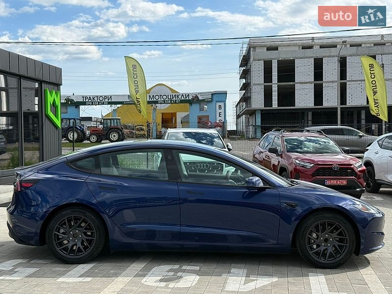 Седан Tesla Model 3 2024 в Львові